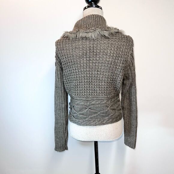 Roz & Ali Cable Knit Faux Fur Crocheted buttons & embellish Sz PL * Host Pick * - Picture 8 of 9